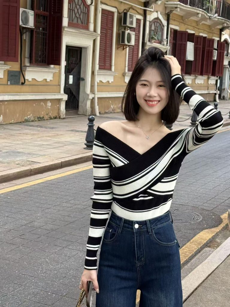 Women's French Cross V-Neck Striped Knit Sweater Off-Shoulder Slim Top
